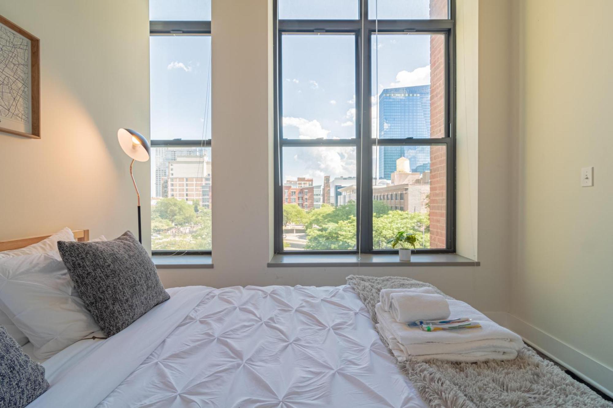 Bright 2Br Luxury Corner Suite With Optional Parking Sleeps 6 Guests Near Mccormick Place And Soldier Field Σικάγο Εξωτερικό φωτογραφία